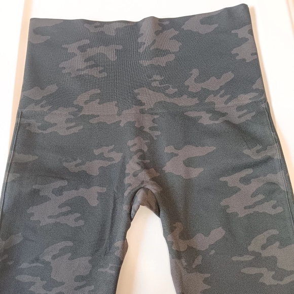 SPANX Camouflage Leggings - Blue and Black - Picture 15 of 15